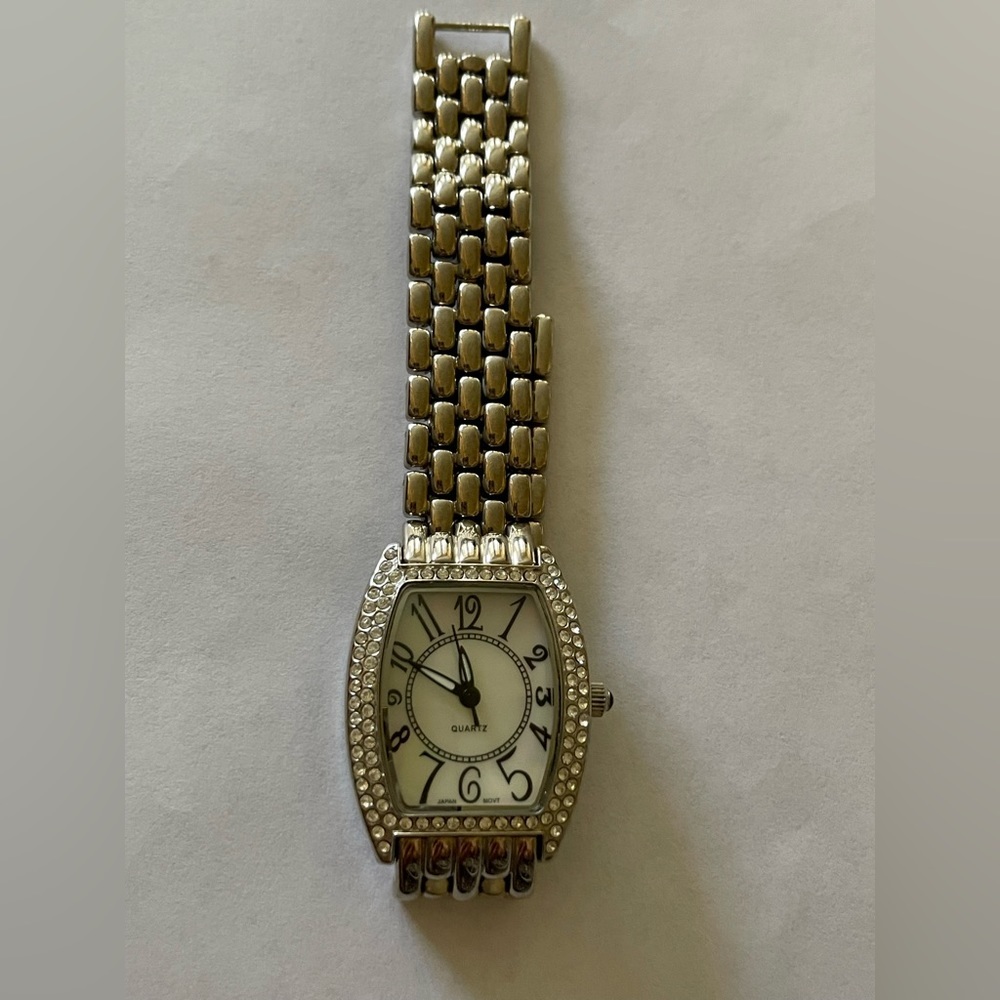 AVON Quartz Crystal Rhinestone Silver Tone Link Bezel Watch – Classic Style - Picture 9 of 9